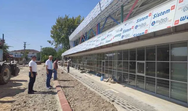 Kemer Göynük kapalı pazar yerinde sona doğru