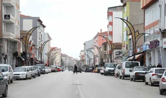 Alaca Belediyesi 4 caddenin aydınlatmasını YEDAŞ'a devretti