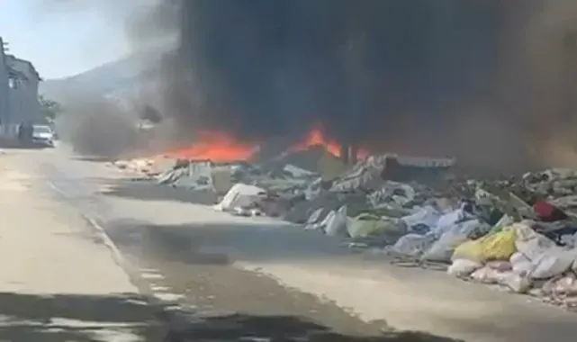 Söke'de kara dumanlar gökyüzünü kapladı