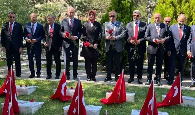 TBMM Başkanı Kurtulmuş, Yüzbaşı Agah Efendi'yi kabri başında andı