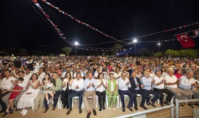 Başkan Seçer, '1. Aydıncık Yaza Veda Festivali'ne katıldı