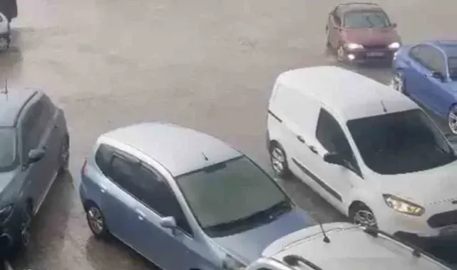 Bursa'da aniden bastıran dolu hayatı felç etti