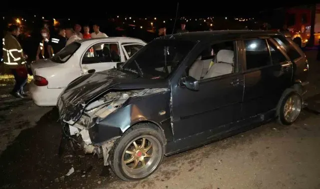 Kırıkkale'de iki otomobil çarpıştı: 3 yaralı