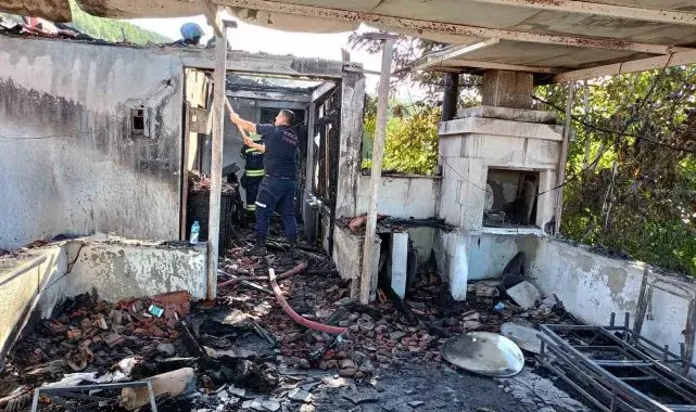 Jandarmanın dikkati evi alevlerden kurtaramadı