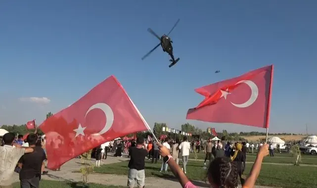 Çelik Kanatların gösterisi nefes kesti