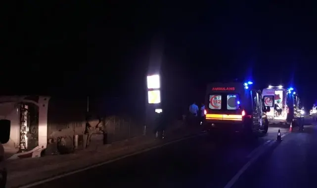 Isparta-Antalya karayolunda yolcu otobüsü devrildi: 8 yaralı