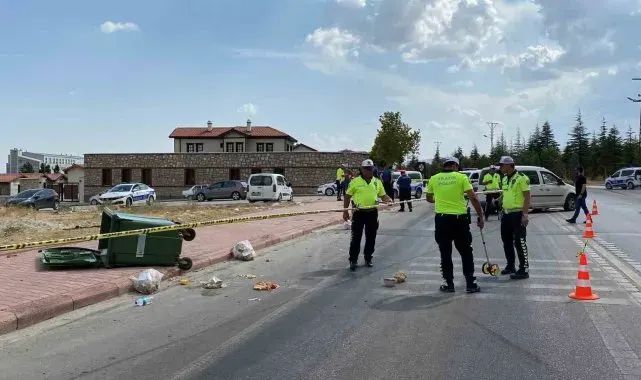 Yol kenarında dilencilik yaptığı iddia edilen kadına hafif ticari araç çarptı
