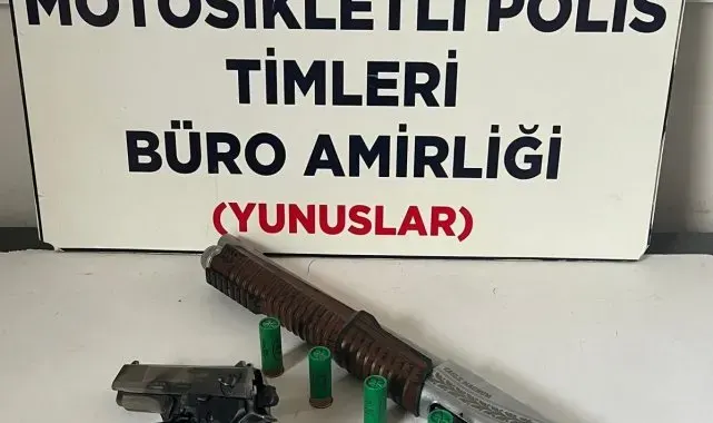 Kütahya'da bir araçta ruhsatsız tabanca ve tüfek ele geçirildi
