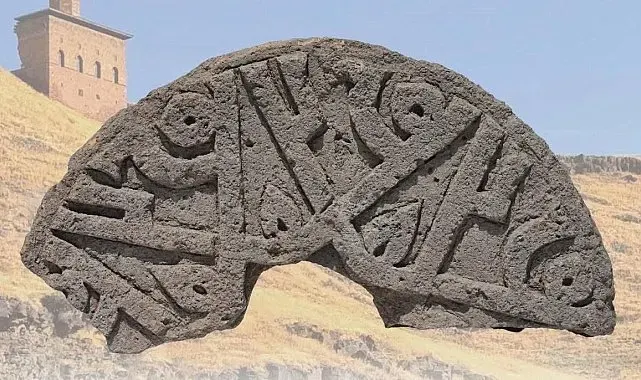 Ani Ören Yeri'nde "Hz. Muhammed" isminin 6 kez yer aldığı Selçuklu taşı Ahlat'ta sergilenecek