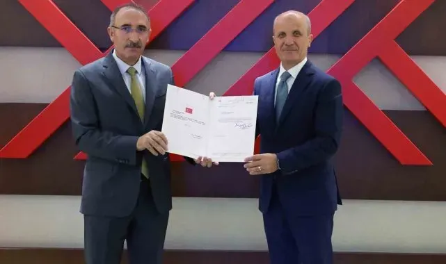 FÜ Rektörü Prof. Dr. Göktaş, mazbatasını aldı