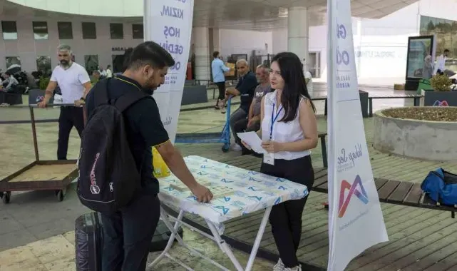 Üniversiteye kayıt için gelen öğrencilere yönelik bilgilendirme stantları açıldı