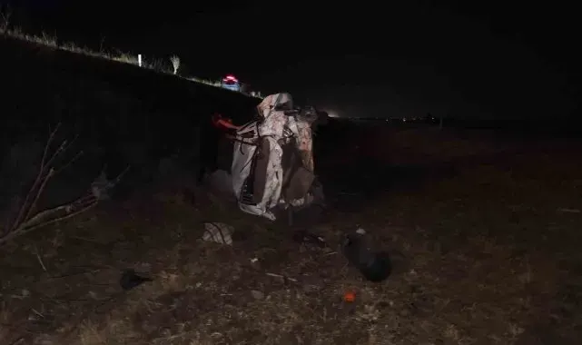 Siverek'te otomobil şarampole devrildi: 2 kişi yaralandı