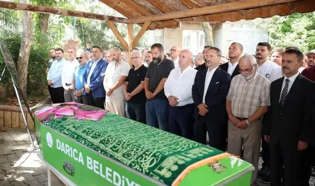 Fahrettin Altun teyzesinin cenaze törenine katıldı