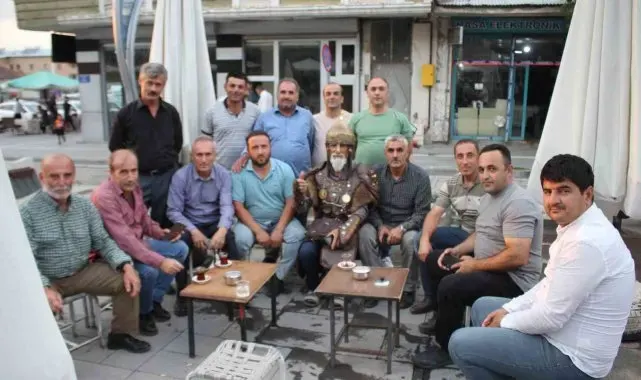 Sultan Alparslan kostümlü Hacı Hasan Keskin'e yoğun ilgi
