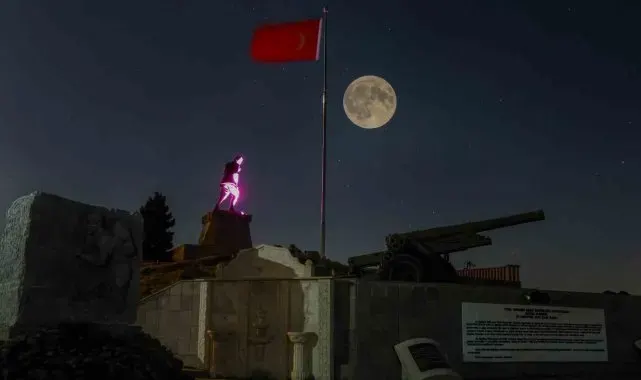 'Mavi Ay' Kocatepe'yi bir başka aydınlattı