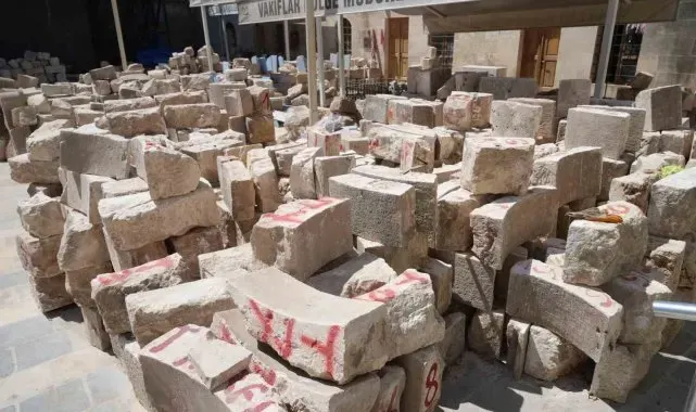 Kilis'te depremde hasar alan tarihi yapılarda restorasyon çalışması devam ediyor
