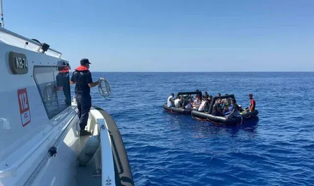 Yunanistan'ın geri ittiği 18 düzensiz göçmen kurtarıldı