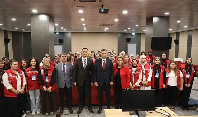 Damla Gönüllülük Hareketi gençleri Niğde Valiliği'nde ağırlandı
