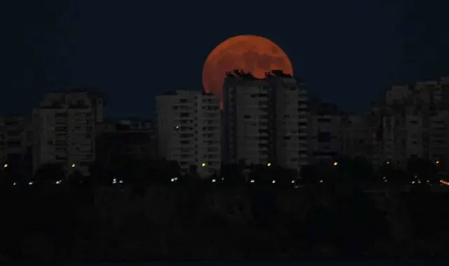 Antalya'da Süper Ay manzarası hayran bıraktı