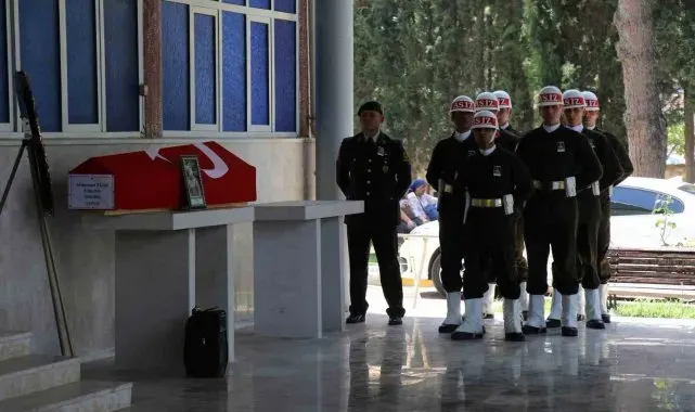 İzne gelen sözleşmeli onbaşı arkadaşı tarafından bıçakla öldürüldü