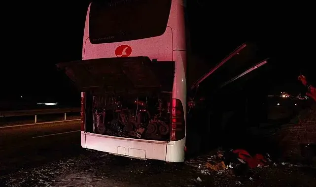 Bilecik'te seyir halindeki yolcu otobüsü alevlere teslim oldu: 1 yaralı