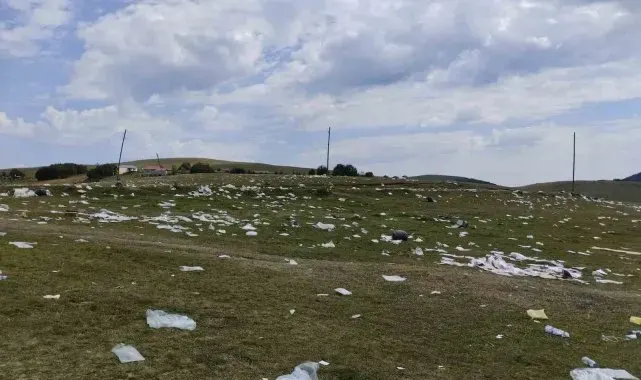 Şenlikten geriye çöpleri kaldı