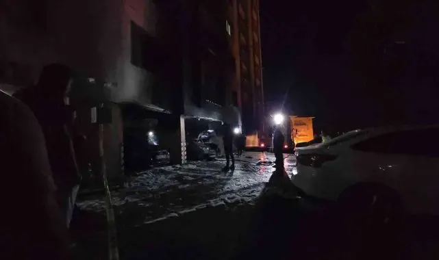 Küle dönen otomobilde kundaklama şüphesi: 3 araç hasar gördü