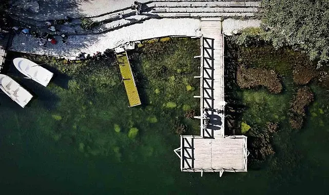 Kalp şeklindeki Karagöl ziyaretçilerini mest ediyor