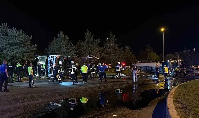 Kayseri'de feci kaza: Yolcu otobüsü ile yakıt tankeri taşıyan tır çarpıştı: Yaklaşık 30 yaralı