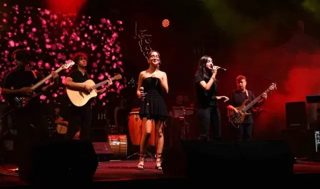 Sındırgı'da MOD10 Gençlik Konserine yoğun ilgi