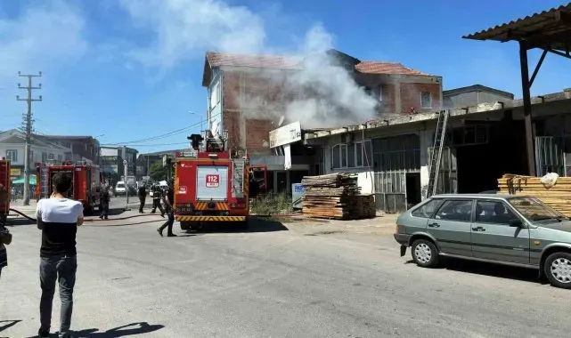 Sakarya'da korkutan yangın: Bölgeye çok sayıda itfaiye sevk edildi