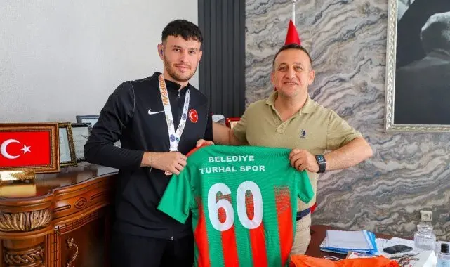 Başkan Ural, Avrupa üçüncüsü Mehmet Genç'i ağırladı