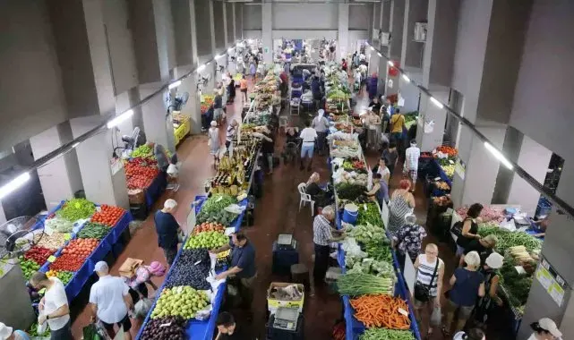 Marmaris Belediyesi'nden serinleten hizmet