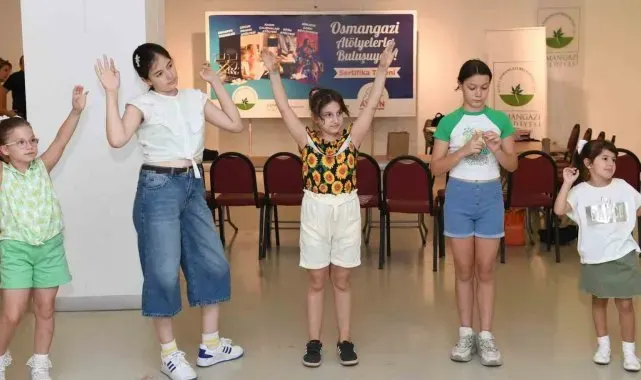 Osmangazi'de öğrenciler drama kursunu başarıyla bitirdi