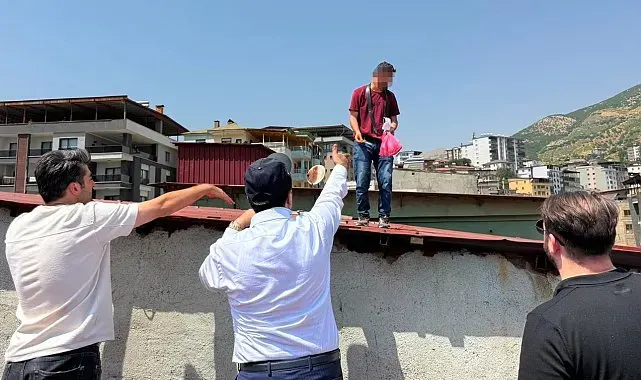 Türkiye'yi gezen "İntiharkolik" yine sahnede: 242'nci intihar girişimini Şemdinli'de denedi