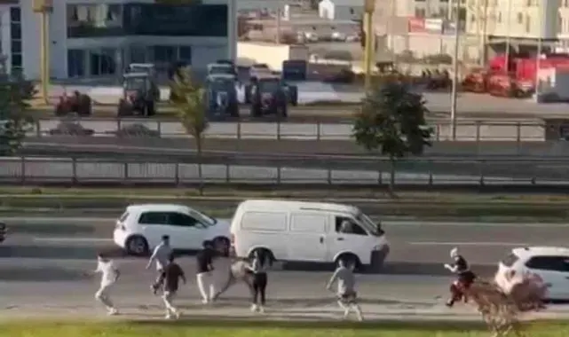 Bursa'da yol ortasında birbirlerine acımasızca vurdular