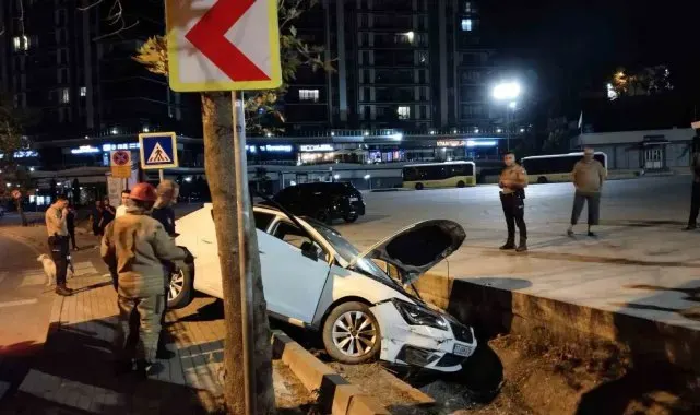 Kartal'da drift atan alkollü sürücü kaza yaptı