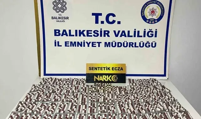 Ayvalık'ta narkotik polisi uyuşturucu hap satıcısını kıskıvrak yakaladı