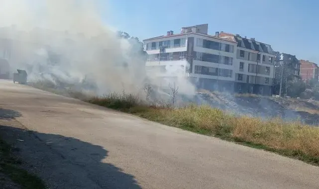Ot yangını itfaiye tarafından büyümeden söndürüldü