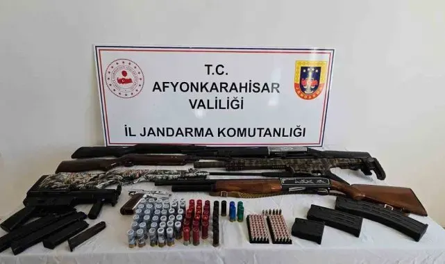 Baskın yapılan evden MP 5 çıktı
