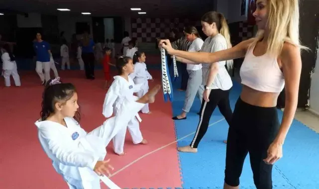 Kepez'de anneler ve çocukları tekvando antrenmanında buluştu