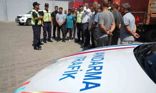 Muş'ta 400 traktör römorkuna reflektör takıldı