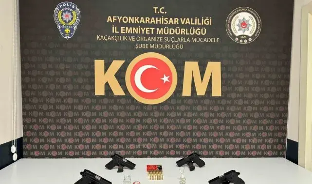 Polis 4 ruhsatsız tabanca ve mermi ele geçirdi
