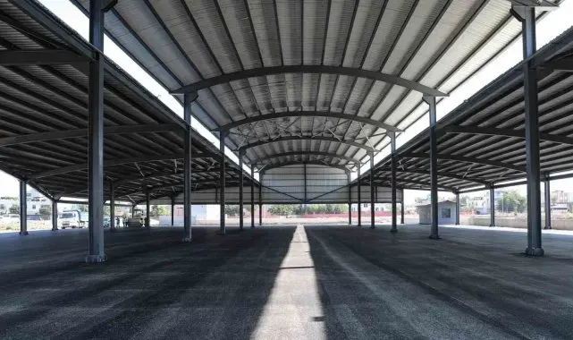 Yüreğir yeni kapalı semt pazarına kavuşuyor