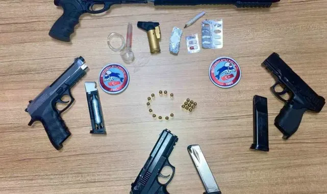 Polis bir haftalık denetimde aranan 13 kişiyle birlikte çok sayıda silah ele geçirdi