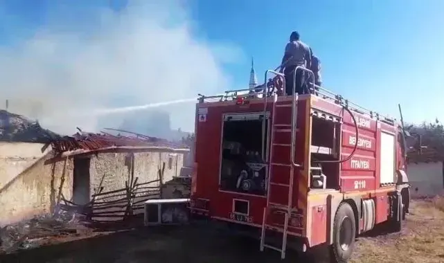 Yozgat'ta ahırda çıkan yangın, samanlık ve eve sıçradı