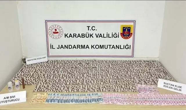 Binlerce uyuşturucu hap ile yakalanan 3 şüpheli tutuklandı