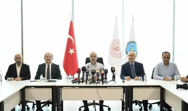 Bakan Uraloğlu: "Hem Mersin'de, hem Adana'da yeni konteyner veya dökme yük liman projelerimiz devam ediyor"