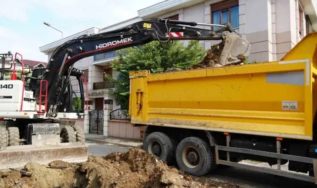 450 metre yağmur suyu hattı çekiliyor
