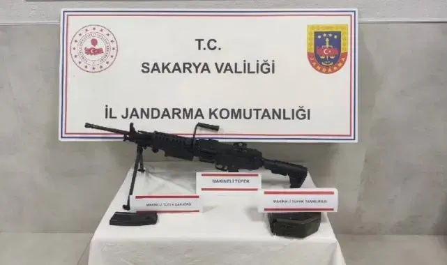Uzun namlulu makineli tüfeği satmaya çalışırken yakalandı